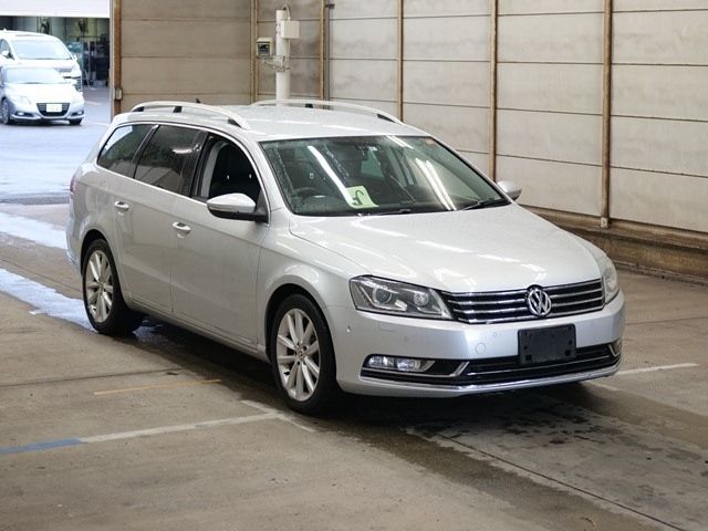 5561 VOLKSWAGEN PASSAT VARIANT 3CCAX 2014 г. (ARAI Bayside)